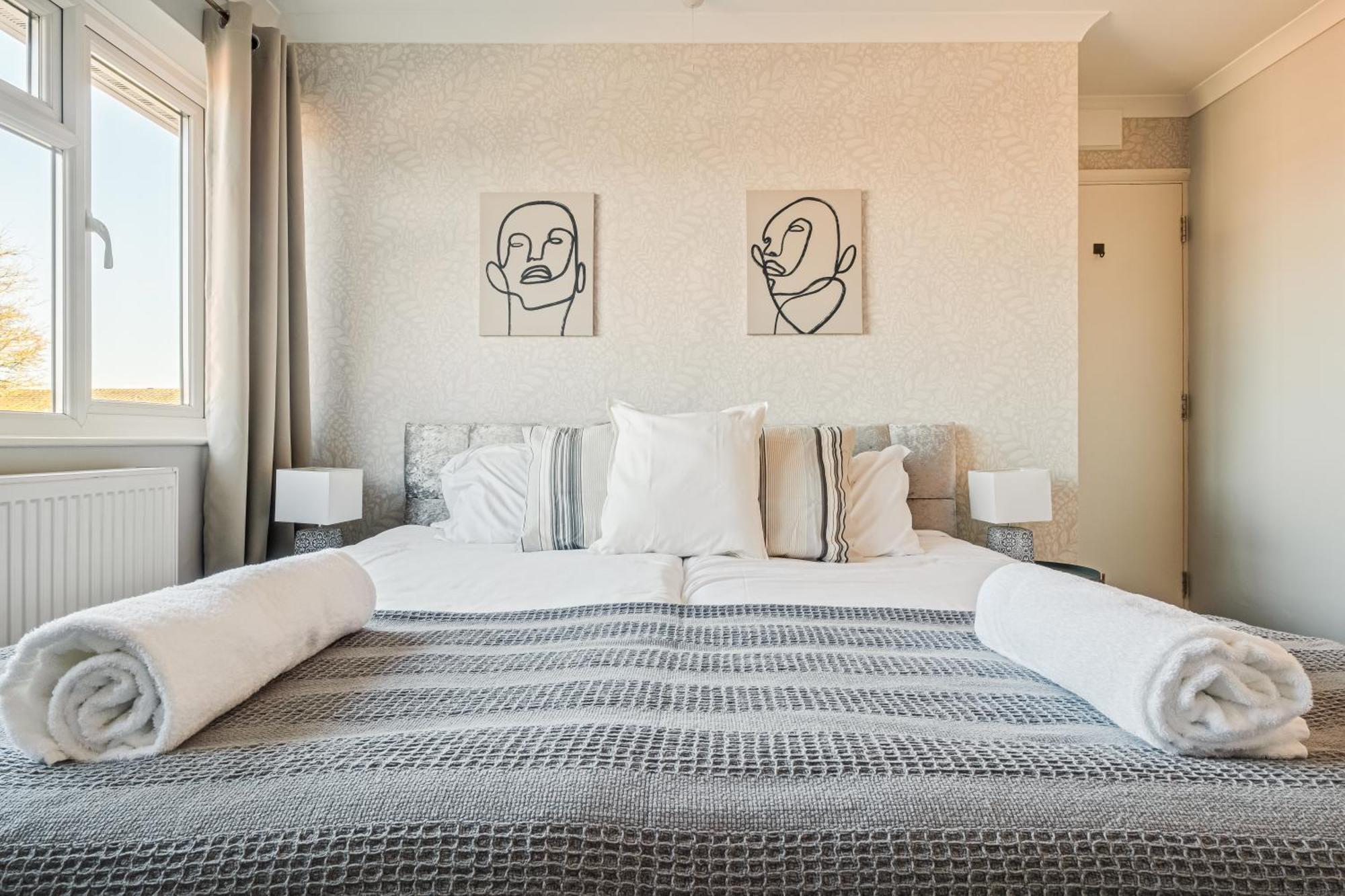 Comfy And Freshly Redecorated Home By Our Home Short Stays Close To Town Centre With Free Parking เบดฟอร์ด ภายนอก รูปภาพ