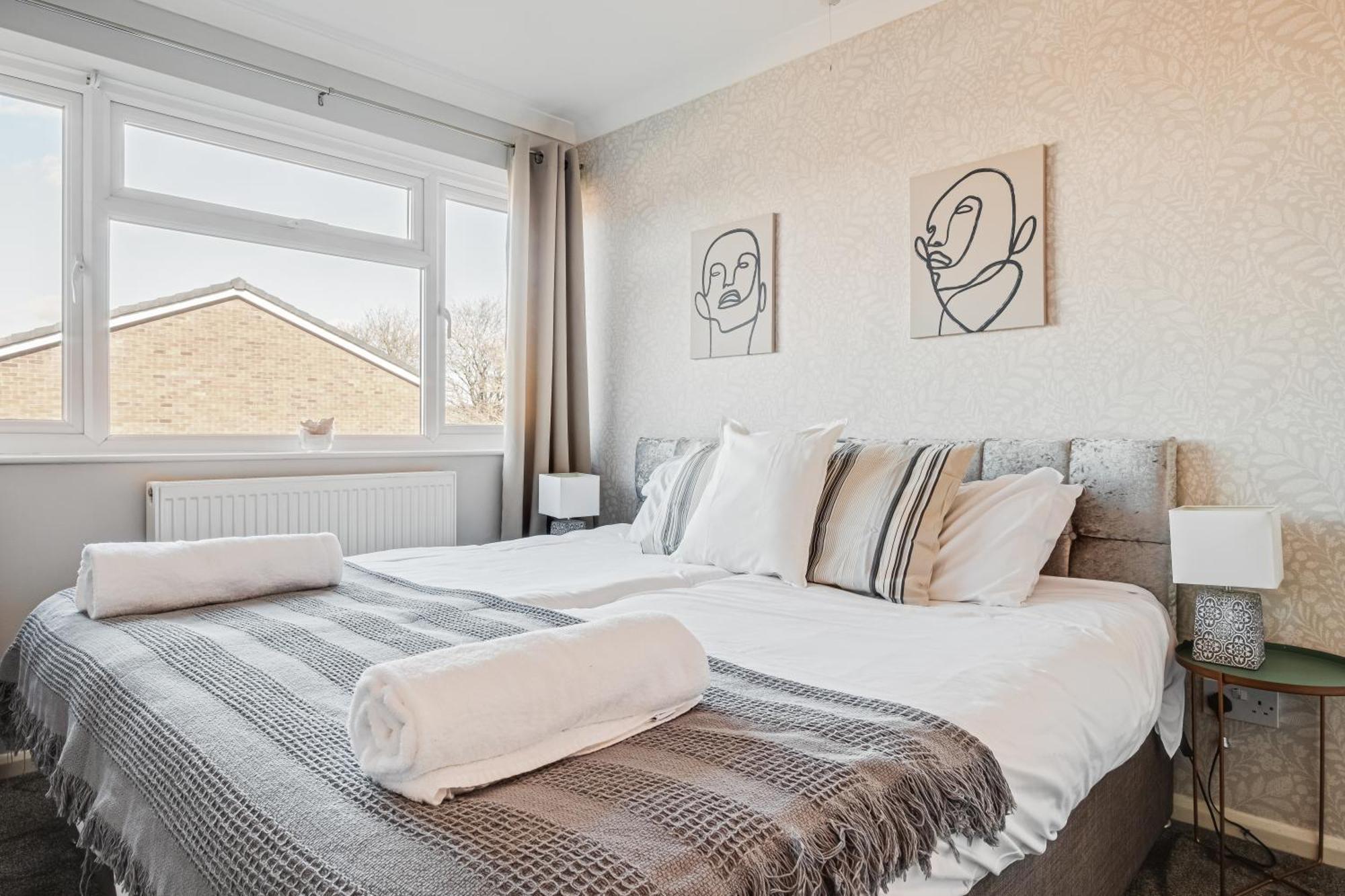 Comfy And Freshly Redecorated Home By Our Home Short Stays Close To Town Centre With Free Parking เบดฟอร์ด ภายนอก รูปภาพ